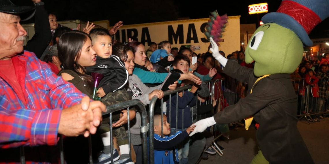 Fuerza Coahuila lleva espíritu navideño a hogares coahuilenses