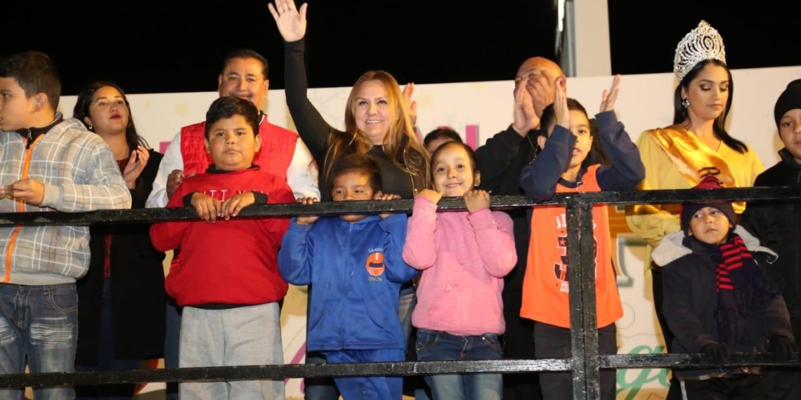 Fuerza Coahuila lleva espíritu navideño a hogares coahuilenses