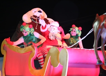 Fuerza Coahuila lleva espíritu navideño a hogares coahuilenses