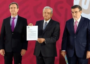 López Obrador firma iniciativa para cancelar la Reforma Educativa