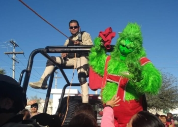 Fuerza Coahuila lleva espíritu navideño a hogares coahuilenses