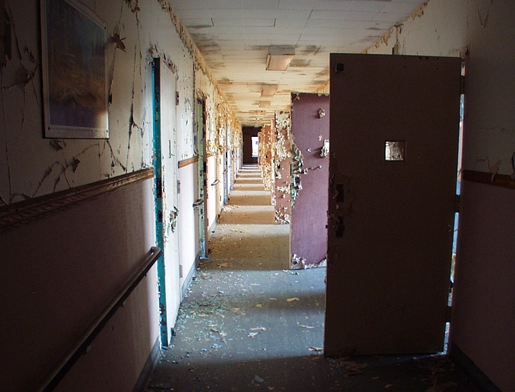 Habría 250 hospitales abandonados en México