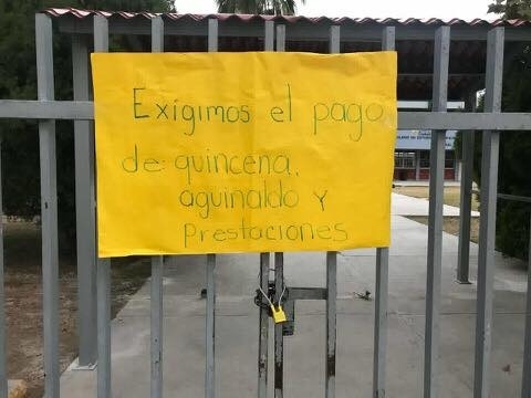 Maestros toman 3 planteles del CECyTEC por falta de pago
