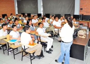 Protección Civil imparte pláticas de prevención en Centros Educativos