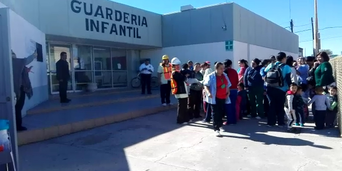 Evacuan guardería como parte de un simulacro