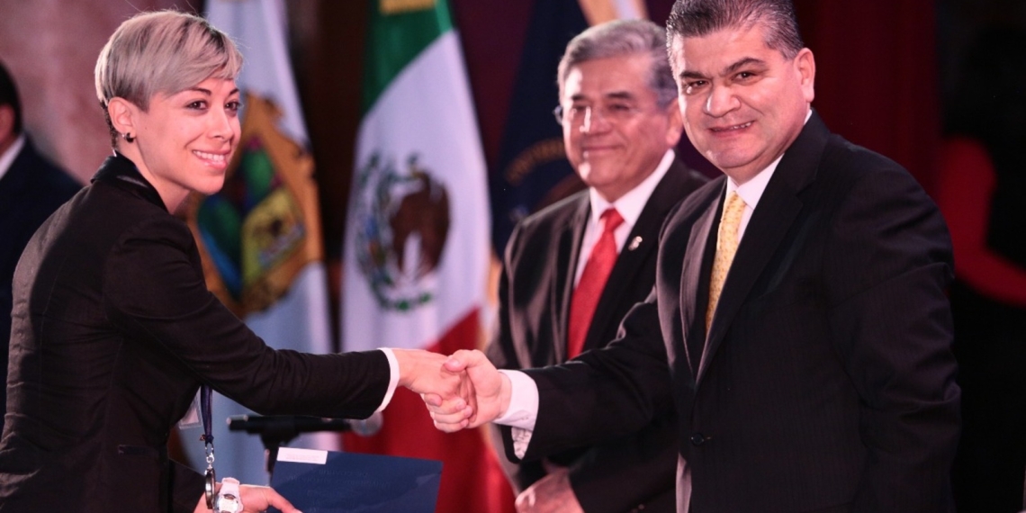 UAdeC entrega medallas y diplomas al Mérito Académico