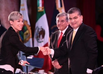 UAdeC entrega medallas y diplomas al Mérito Académico