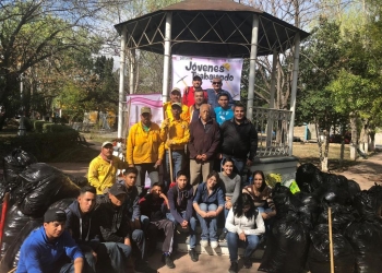 Icojuve realiza brigada de limpieza en plaza pública de Saltillo