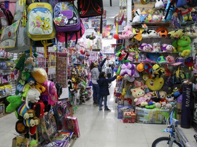 Dan recomendaciones sanitarias a ‘Reyes Magos’ para adquirir juguetes