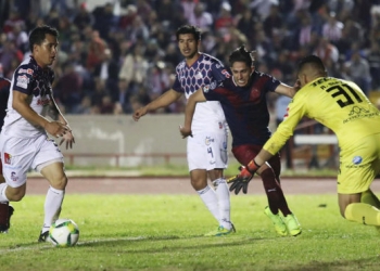 Rebaño sagrado le gana a los Cimarrones de Sonora 2-1