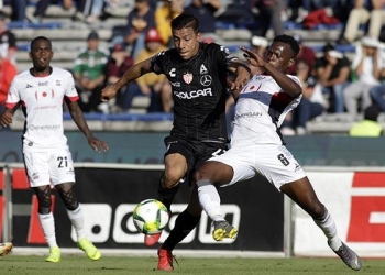 Necaxa remonta a los Lobos BUAP