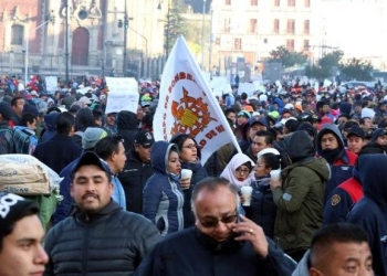 Recolectores de Basura y Bomberos protestan frente al Palacio Municipal
