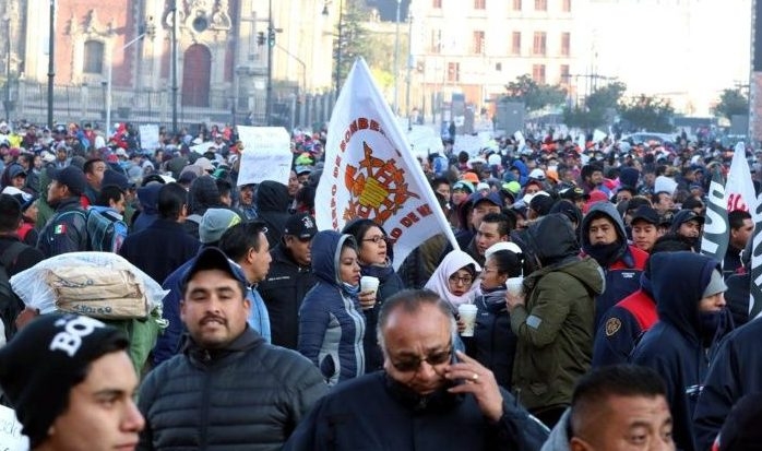 Recolectores de Basura y Bomberos protestan frente al Palacio Municipal