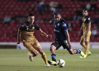 Los Dorados superan a los Gallos Blancos