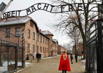 Sobrevivientes de Auschwitz recuerdan Día del Holocausto