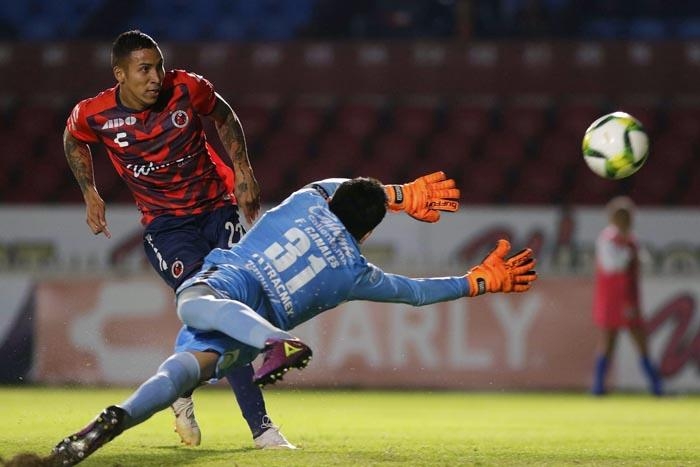 Tiburones derrota 2-1 a los Lobos