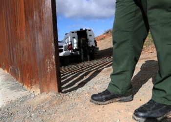 Detienen a migrante infectado con bacteria carnívora