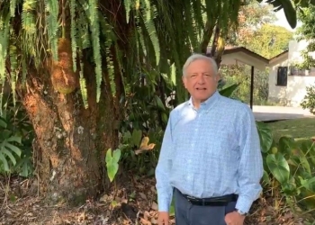 López Obrador pierde vuelo rumbo a la CDMX; regresa por carretera