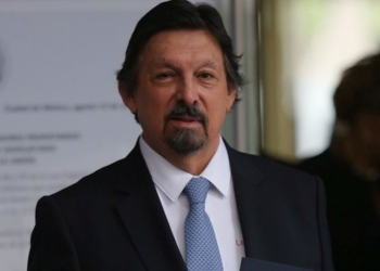 Contrasta vuelo privado de Napito con el comercial de AMLO