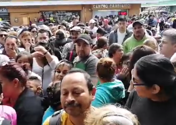 Cierran Puente Internacional de Laredo; migrantes intentan cruzar sin documentos