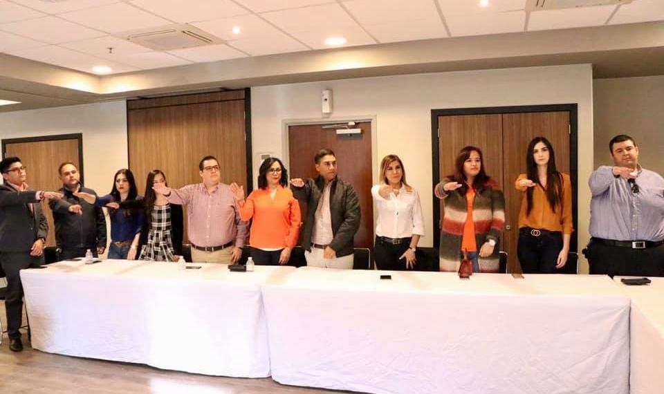 Toma protesta nuevo comité de UDC