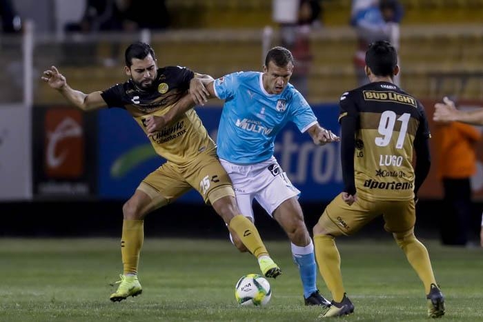 Dorados asegura su liderato ante los Gallos Blancos