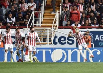 Chivas empata 3-3 ante el Necaxa
