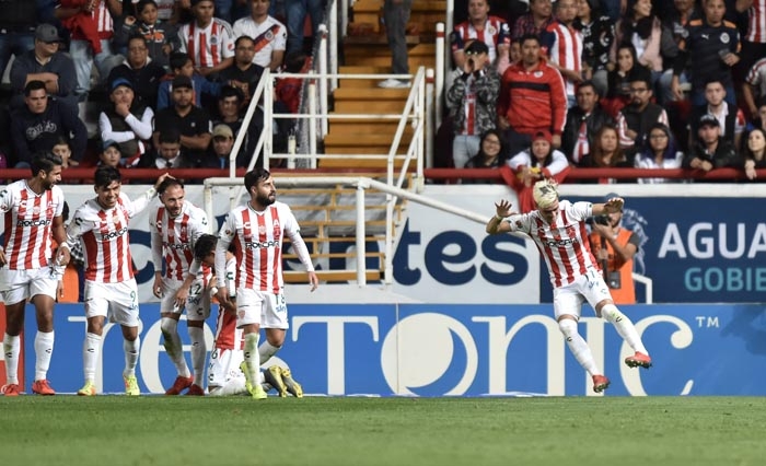 Chivas empata 3-3 ante el Necaxa