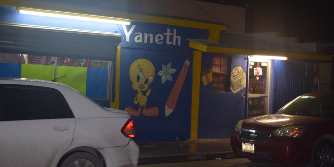 Busca policía a asaltantes de papelería