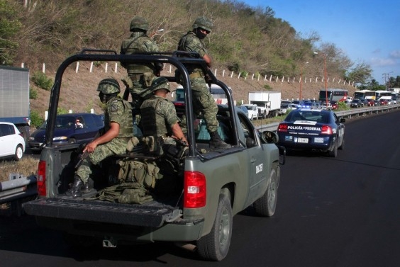 Militares mantienen retén en antigua garita del km 53