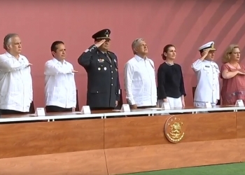 López Obrador encabeza ceremonia por Día de la Bandera en Chetumal