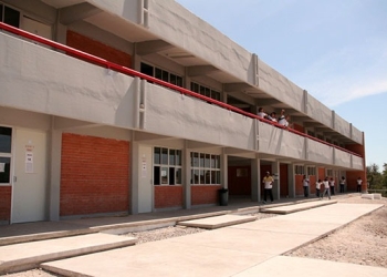 Paralizan CECYTEC en el País
