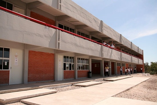 Paralizan CECYTEC en el País