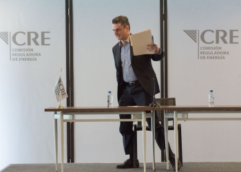 Titular de la CRE es investigado por conflicto de interés