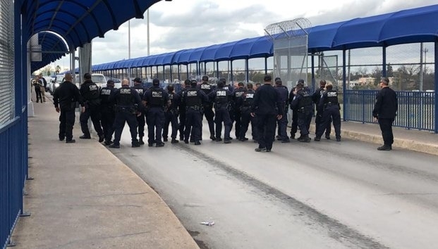 Simulacro antimigrantes cierra puente internacional uno