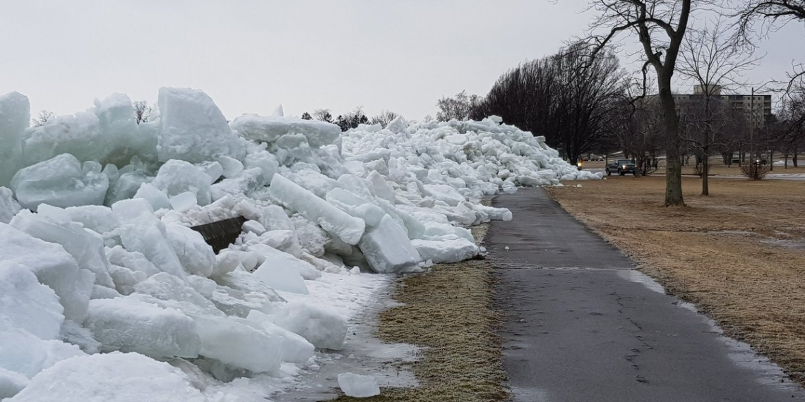 Sorprende Tsunami de Hielo a poblados cercanos al río Niágara y al lago Erie