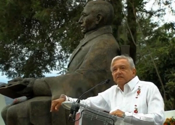 Sin represión ni autoritarismo se puede gobernar en paz: López Obrador