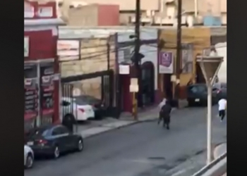 Reportan balacera al exterior de universidad en Monterrey