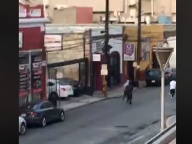 Reportan balacera al exterior de universidad en Monterrey