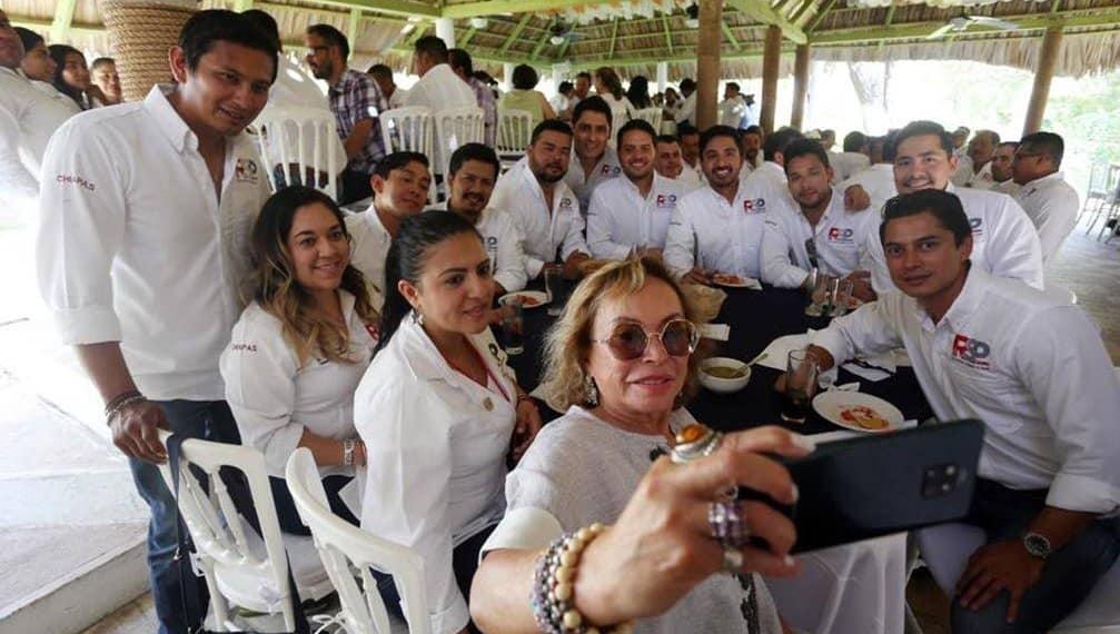 Gordillo reaparece en evento del partido Redes Sociales Progresistas