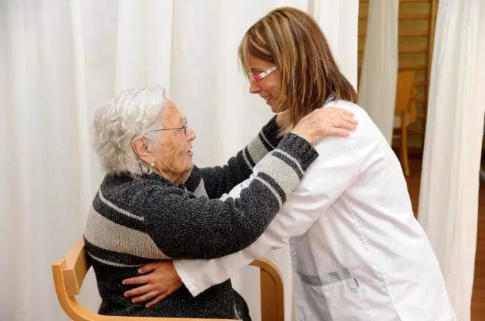 El olor de la piel podría llevar a un diagnóstico precoz de Parkinson, según estudios