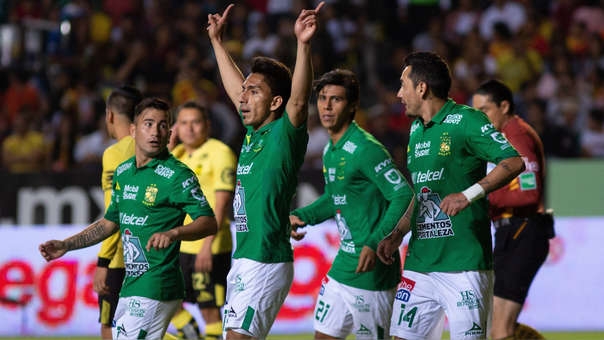 León le da la vuelta al marcador