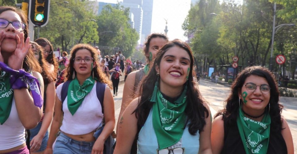 Aborto no es tema prioritario, deciden López Obrador y Monreal