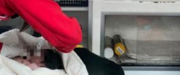 Abandonan a bebé afuera de un domicilio