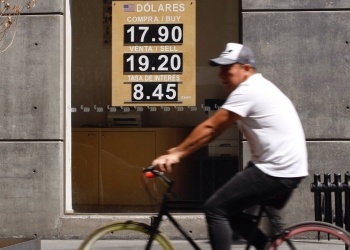 Peso, en el mejor nivel desde enero; baja barrera de 19 por dólar