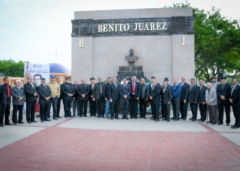 Rinden homenaje en su 213 aniversario de natalicio a Juárez
