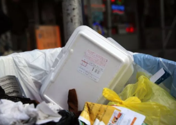 Encuentran feto en bote de basura de cine