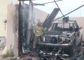 Arde pick up en colonia Lomas de la Villa