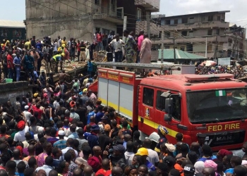 Se desploma primaria en Nigeria dejando alumnos atrapados