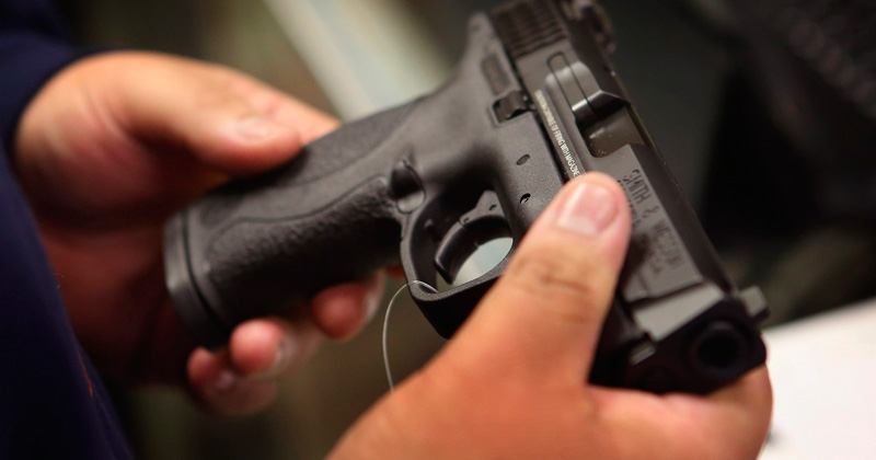 Será permitido poseer armas en domicilio para defenderse